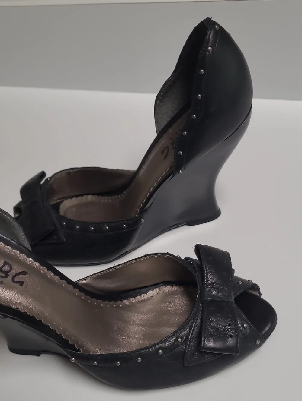 BCBG Paris Vintage Leather Black Peep-Toe Bow Wedge Heels - Size 37.5-EU&7.5-US